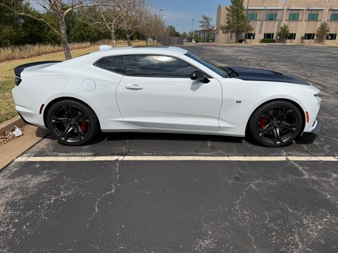 Used 2023 Chevrolet Camaro SS RWD image 4