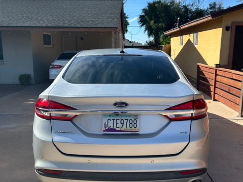 Used 2018 Ford Fusion SE w/ Fusion SE Technology Package image 5