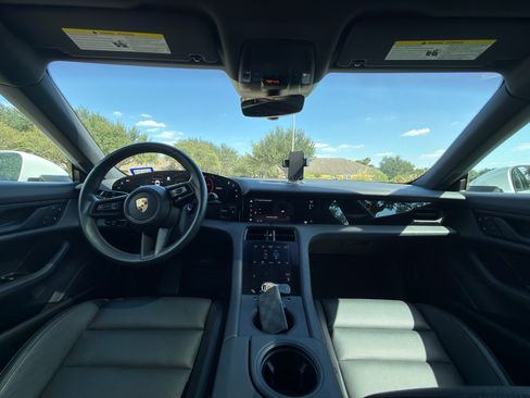 Used 2022 Porsche Taycan RWD image 10