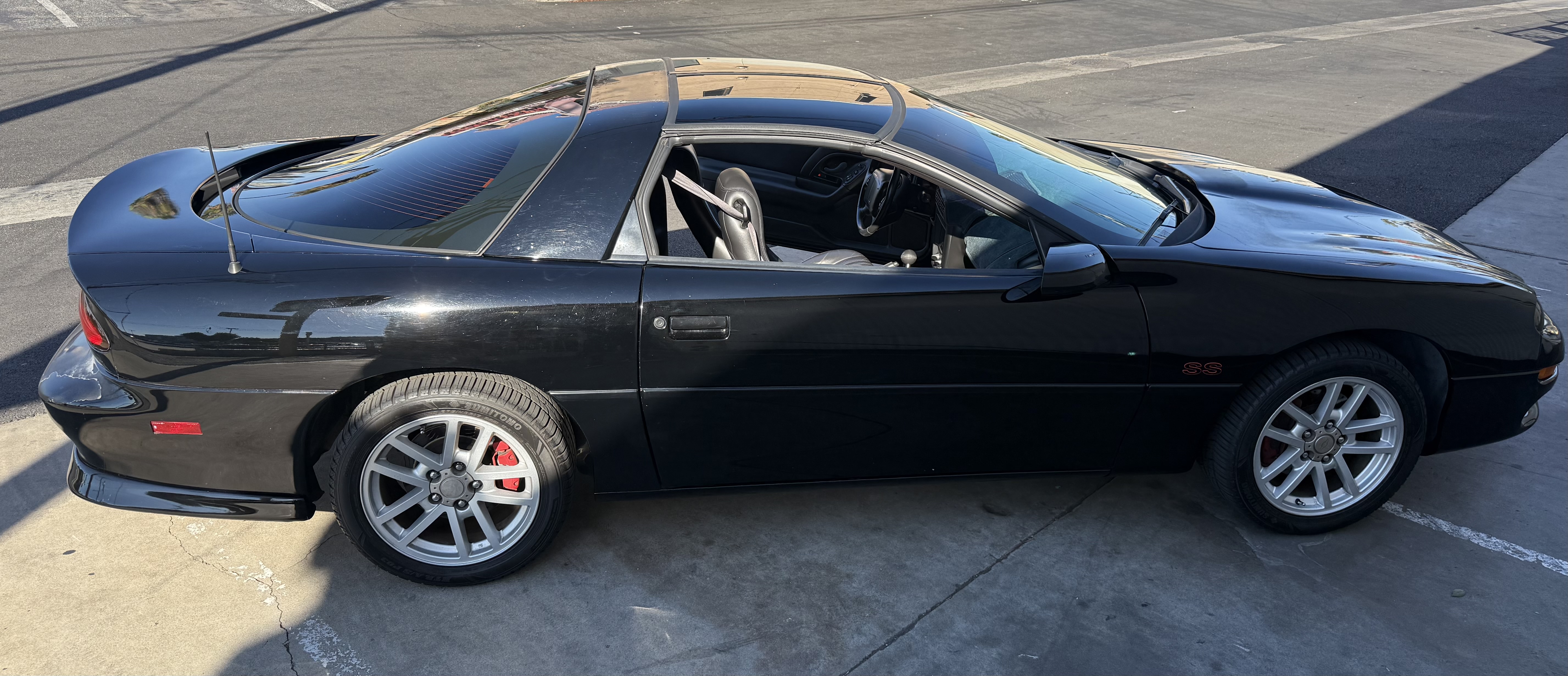 Used 2002 Chevrolet Camaro Z28 w/ SS Performance/Appearance Pkg RWD image 6