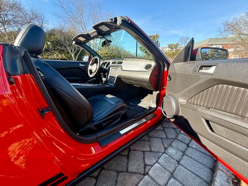 Used 2011 Ford Mustang Shelby GT500 w/ SVT Performance Pkg image 20