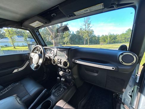 Used 2012 Jeep Wrangler Unlimited Sahara AWD/4WD image 23