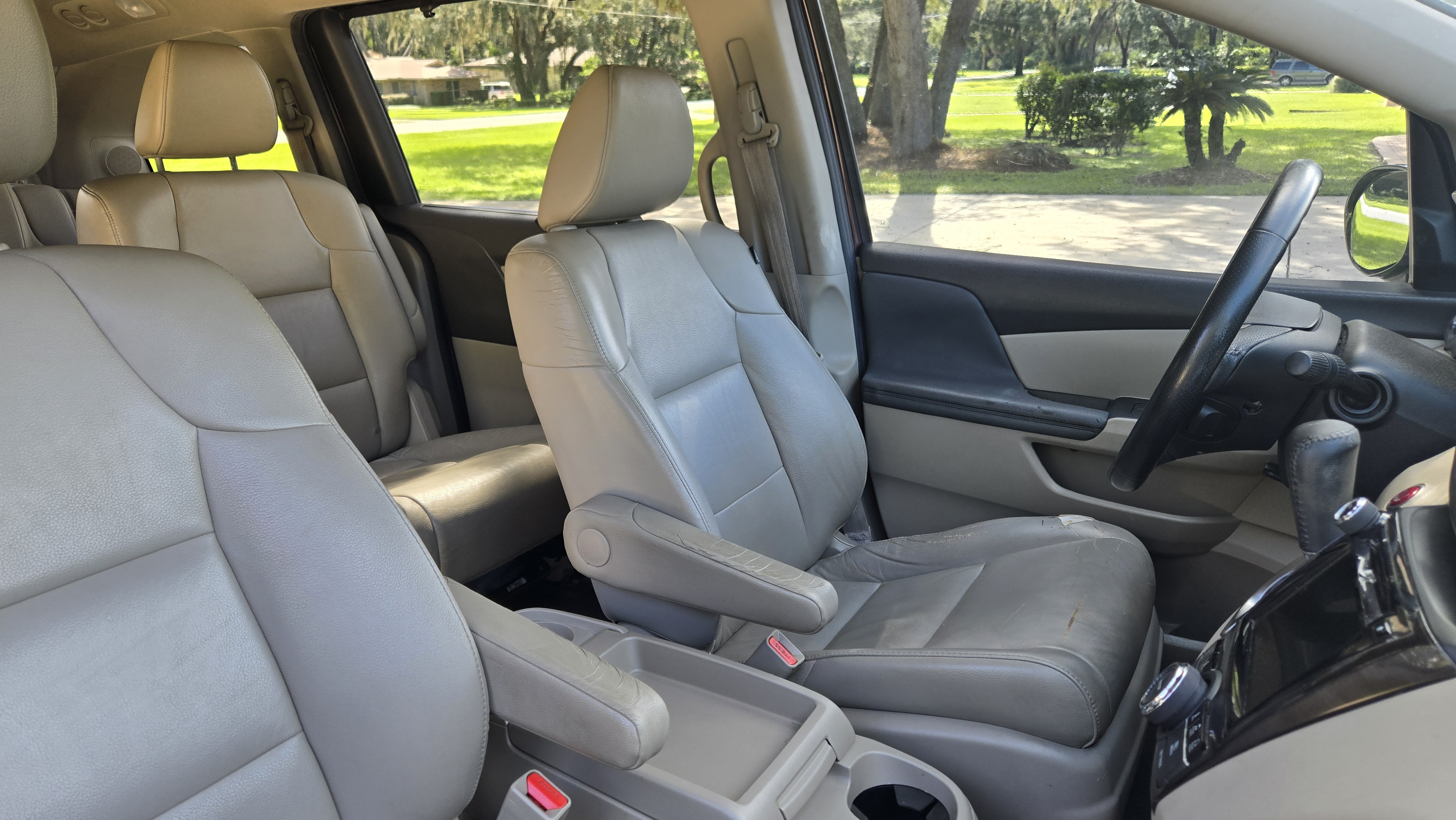 Used 2014 Honda Odyssey Touring Elite image 9