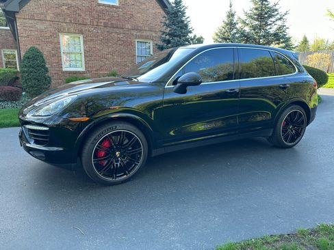 Used 2014 Porsche Cayenne Turbo AWD/4WD image 1