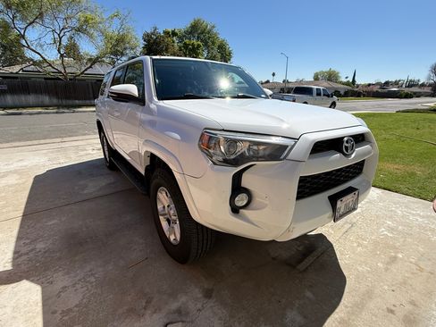 Used 2019 Toyota 4Runner SR5 Premium w/ Convenience Package image 4