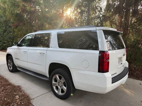 Used 2016 Chevrolet Suburban LT image 8