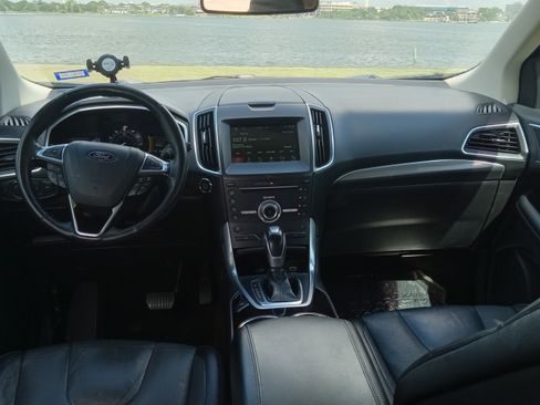 Used 2018 Ford Edge Titanium w/ Technology Package image 6