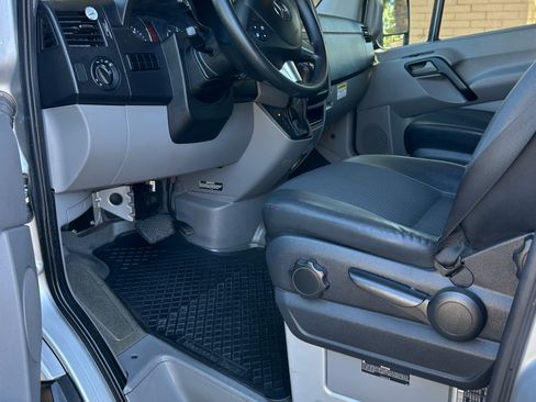 Used 2016 Mercedes-Benz Sprinter 2500 image 15
