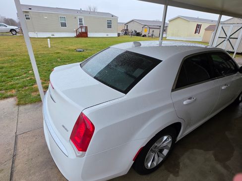Used 2015 Chrysler 300 Limited image 11