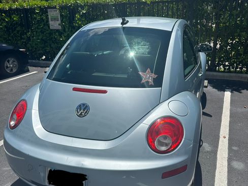 Used 2009 Volkswagen Beetle Coupe FWD image 6