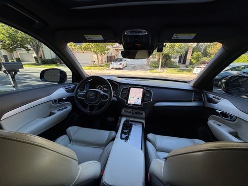 Used 2022 Volvo XC90 T8 R-Design w/ Advanced Package AWD/4WD image 17