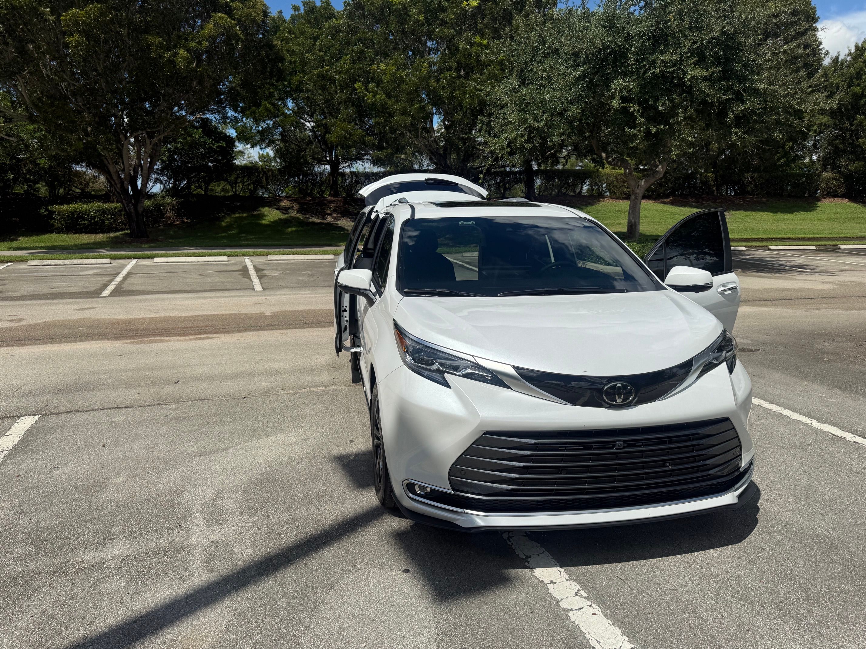 Used 2026 Toyota Sienna Platinum AWD/4WD image 10