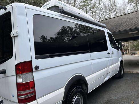 Used 2015 Mercedes-Benz Sprinter 2500 image 12