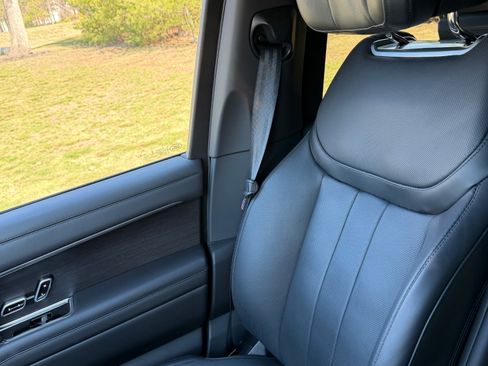 Used 2025 Land Rover Range Rover Autobiography image 16