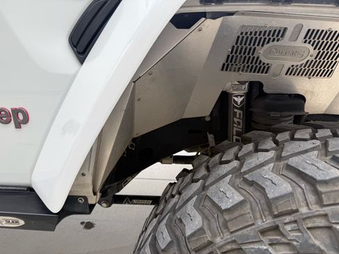 Used 2021 Jeep Gladiator Rubicon AWD/4WD image 12
