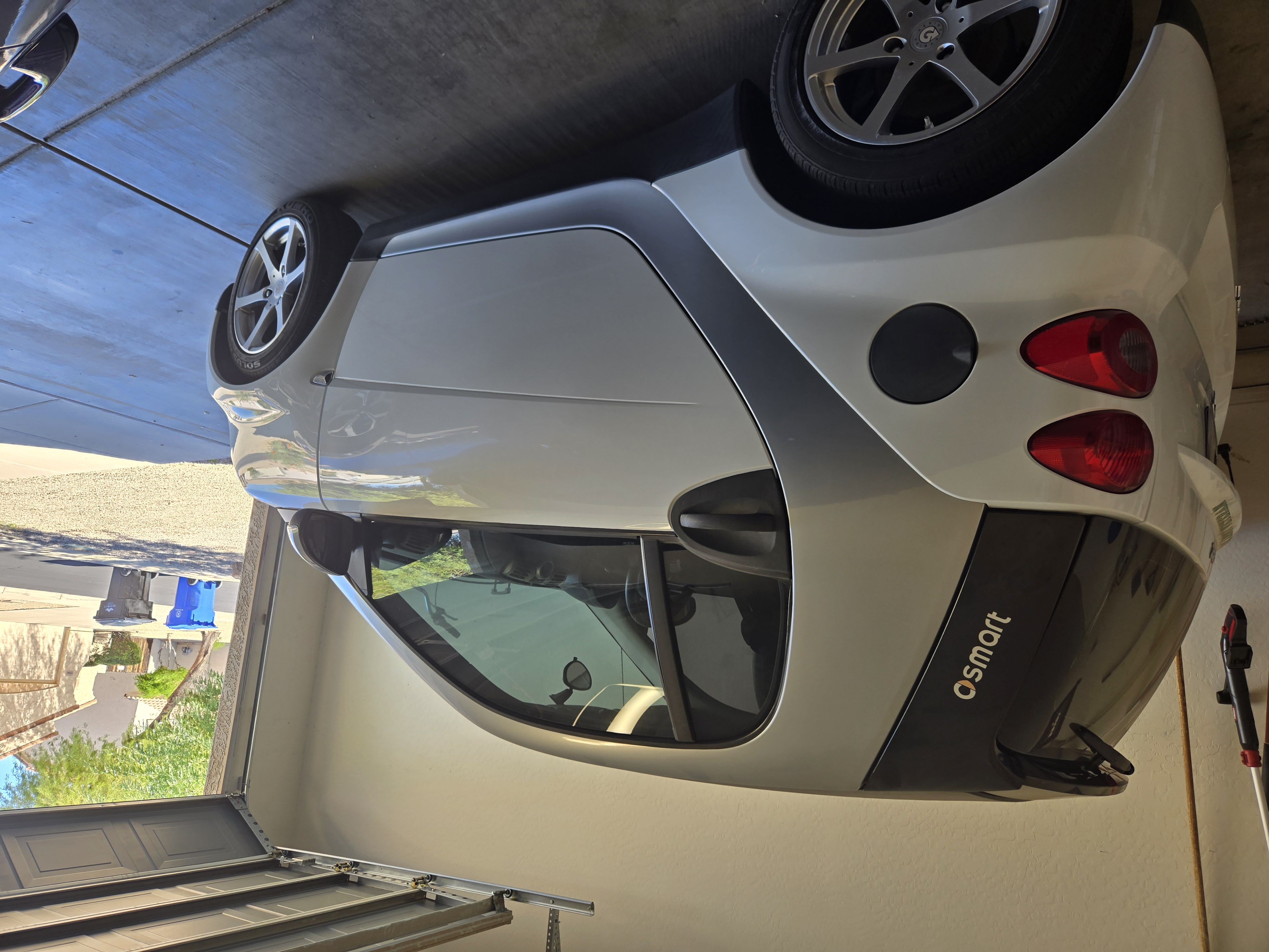 Used 2009 smart fortwo pure RWD image 1