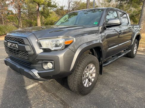 Used 2016 Toyota Tacoma SR5 image 2