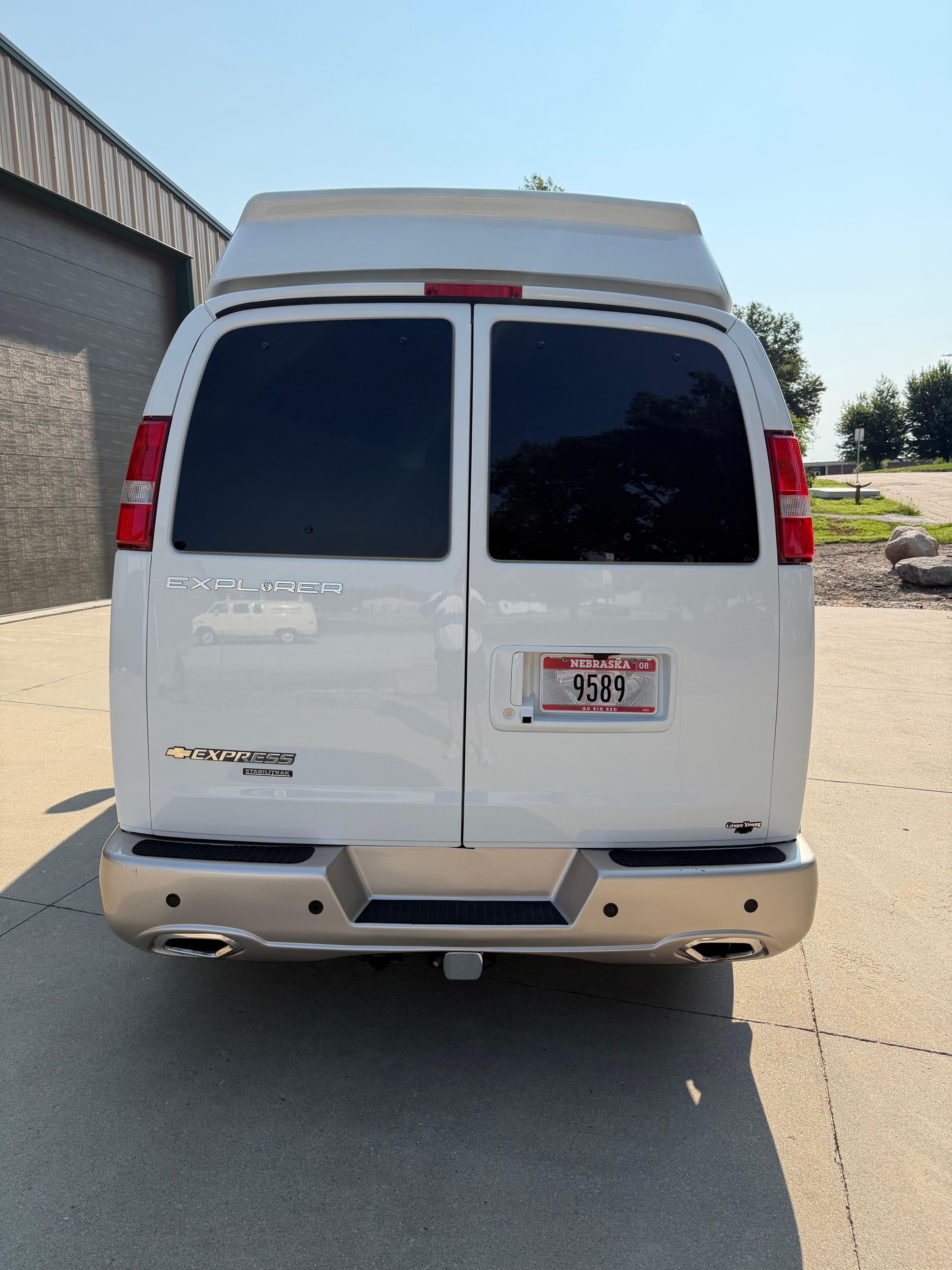 Used 2016 Chevrolet Express 2500 RWD image 14
