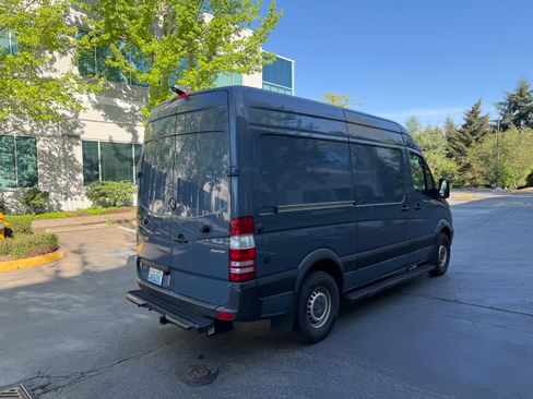 Used 2018 Mercedes-Benz Sprinter 2500 image 6