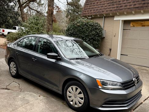 Used 2015 Volkswagen Jetta S image 4