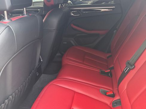 Used 2022 Porsche Macan AWD/4WD image 15
