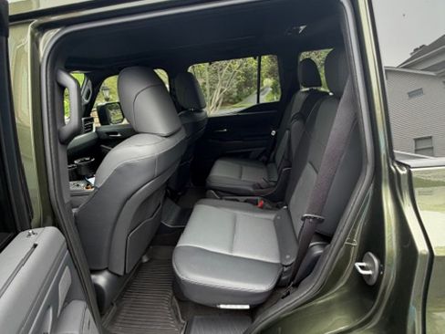 Used 2024 Lexus GX 550 w/ Accessory Package (Z1) image 16