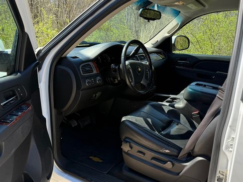 Used 2013 Chevrolet Suburban LT image 11