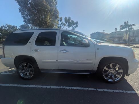 Used 2013 GMC Yukon Denali image 8
