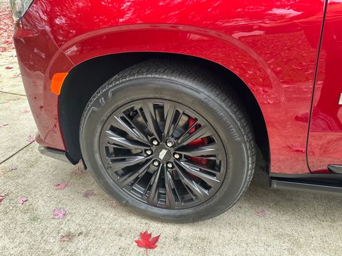 Used 2023 Cadillac Escalade V w/ LPO, ONYX Package image 12