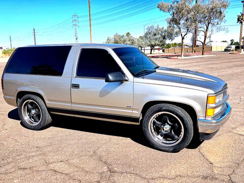 Used 1999 Chevrolet Tahoe 2WD 2-Door w/ Preferred Equipment Group image 4