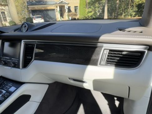 Used 2015 Porsche Macan Turbo image 31