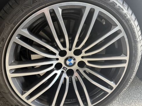 Used 2020 BMW 530i xDrive w/ M Sport Package image 11