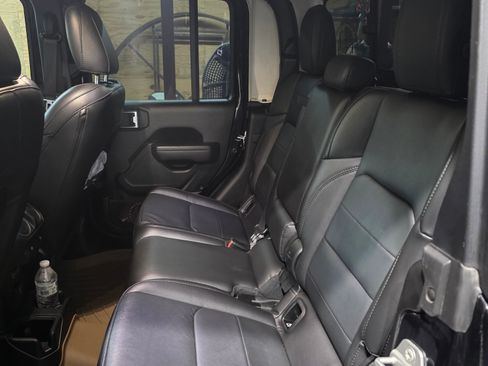 Used 2021 Jeep Gladiator Sport image 9