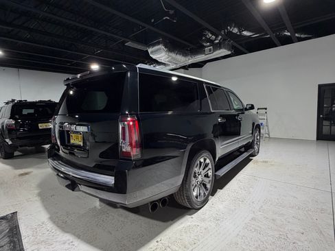 Used 2015 GMC Yukon XL Denali w/ Premium Package AWD/4WD image 4
