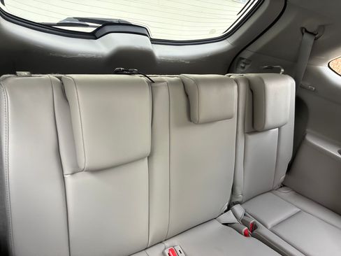 Used 2019 Toyota Highlander XLE image 23