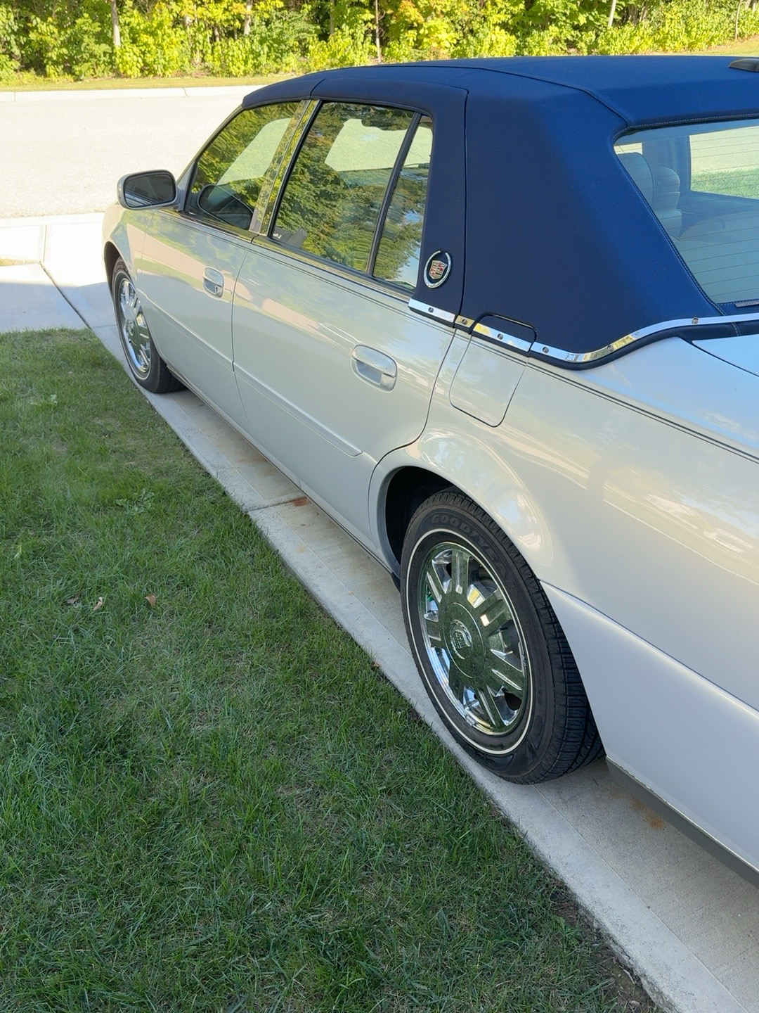 Used 2005 Cadillac De Ville w/ Limited Edition Package FWD image 17