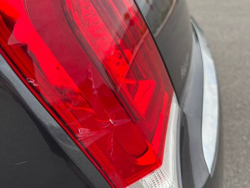 Used 2015 Chrysler 300 Limited RWD image 15