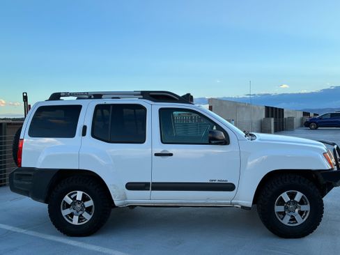 Used 2009 Nissan Xterra Off-Road w/ Tow Pkg AWD/4WD image 11