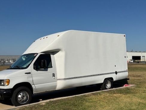 Used 2003 Ford E-350 and Econoline 350 Super Duty image 4