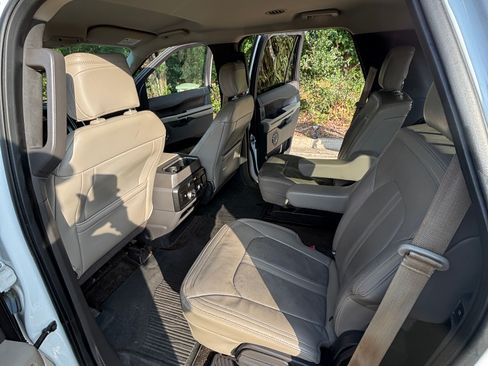 Used 2018 Ford Expedition Limited RWD image 16