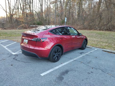 Used 2024 Tesla Model Y Long Range image 2