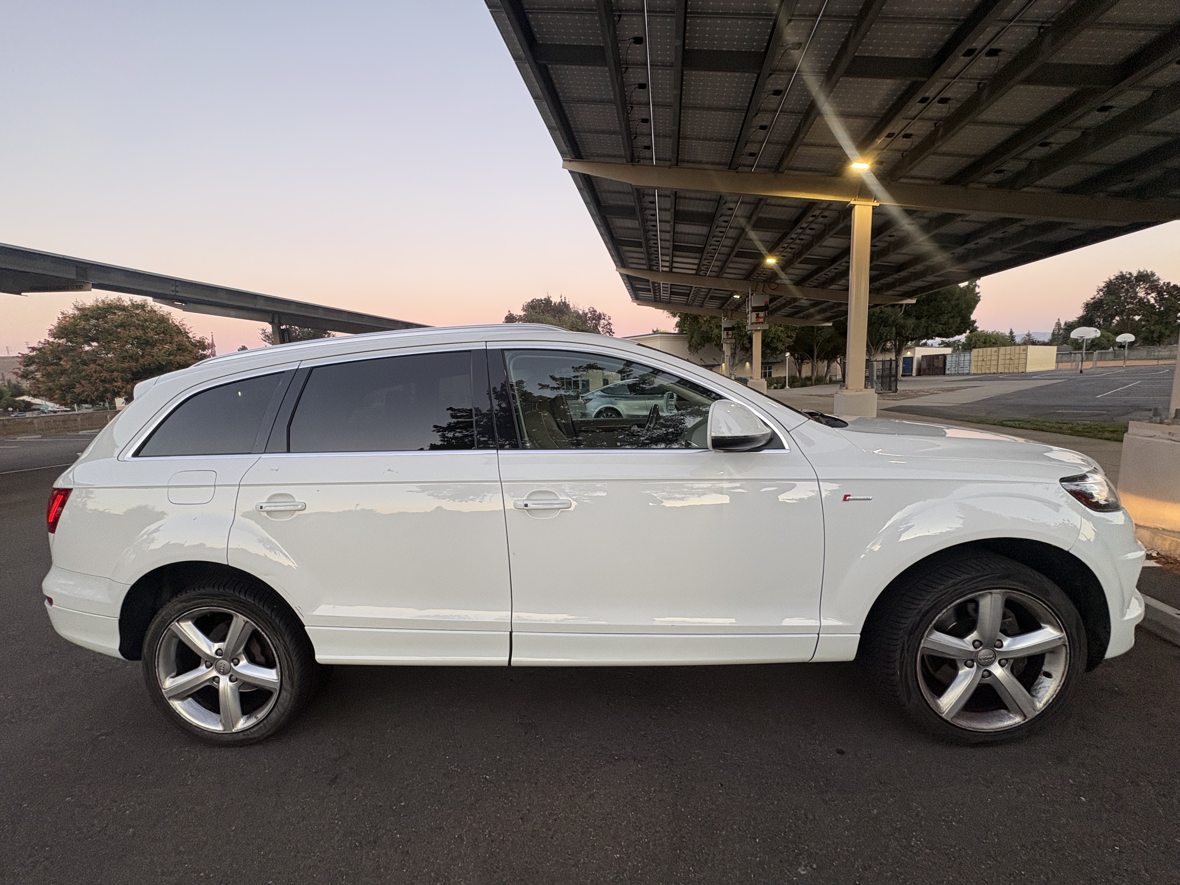 Used 2015 Audi Q7 3.0T S line Prestige w/ Towing Package AWD/4WD image 4