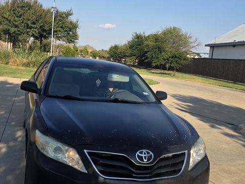 Used 2010 Toyota Camry LE FWD image 1