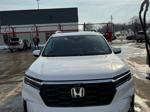 Used 2023 Honda Pilot Elite image 8