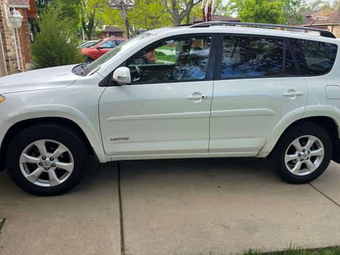 Used 2010 Toyota RAV4 Limited AWD/4WD image 4