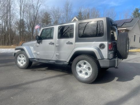 Used 2013 Jeep Wrangler Unlimited Sahara image 2