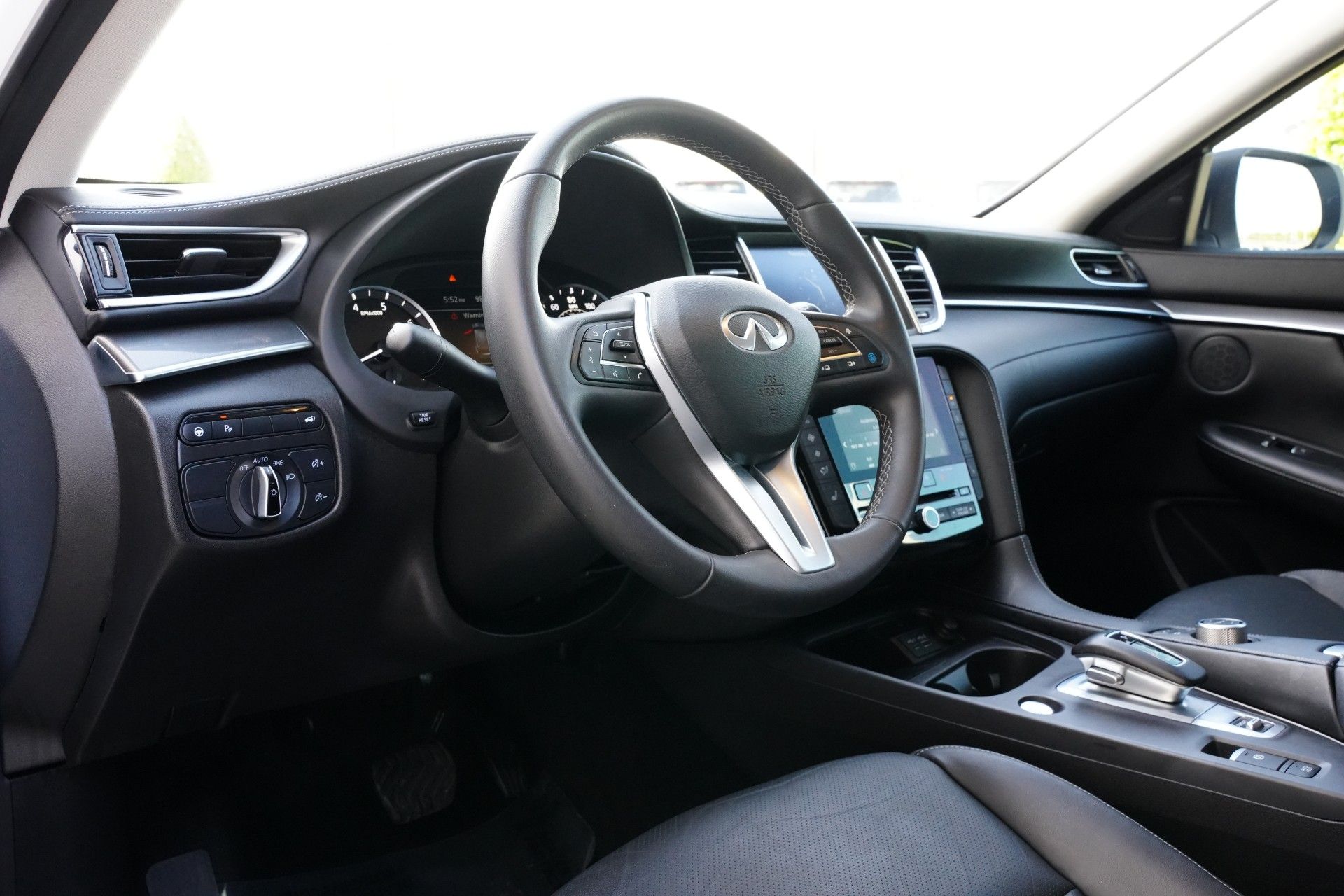 Used 2024 INFINITI QX50 Luxe FWD image 11