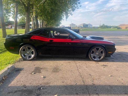 Used 2013 Dodge Challenger R/T RWD image 4
