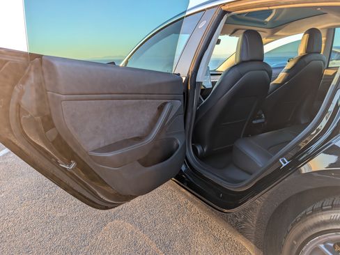 Used 2018 Tesla Model 3 Long Range image 15