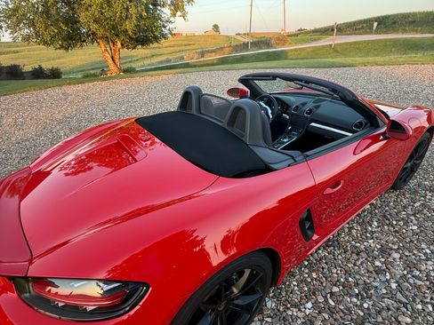 Used 2019 Porsche 718 Boxster RWD image 10